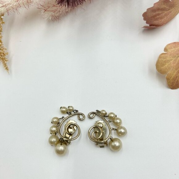 Vintage Coro Faux Pearls Clip on Earrings - Picture 2 of 5